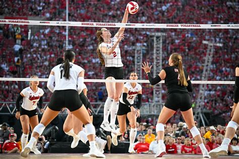 Women's volleyball matches today (13) .